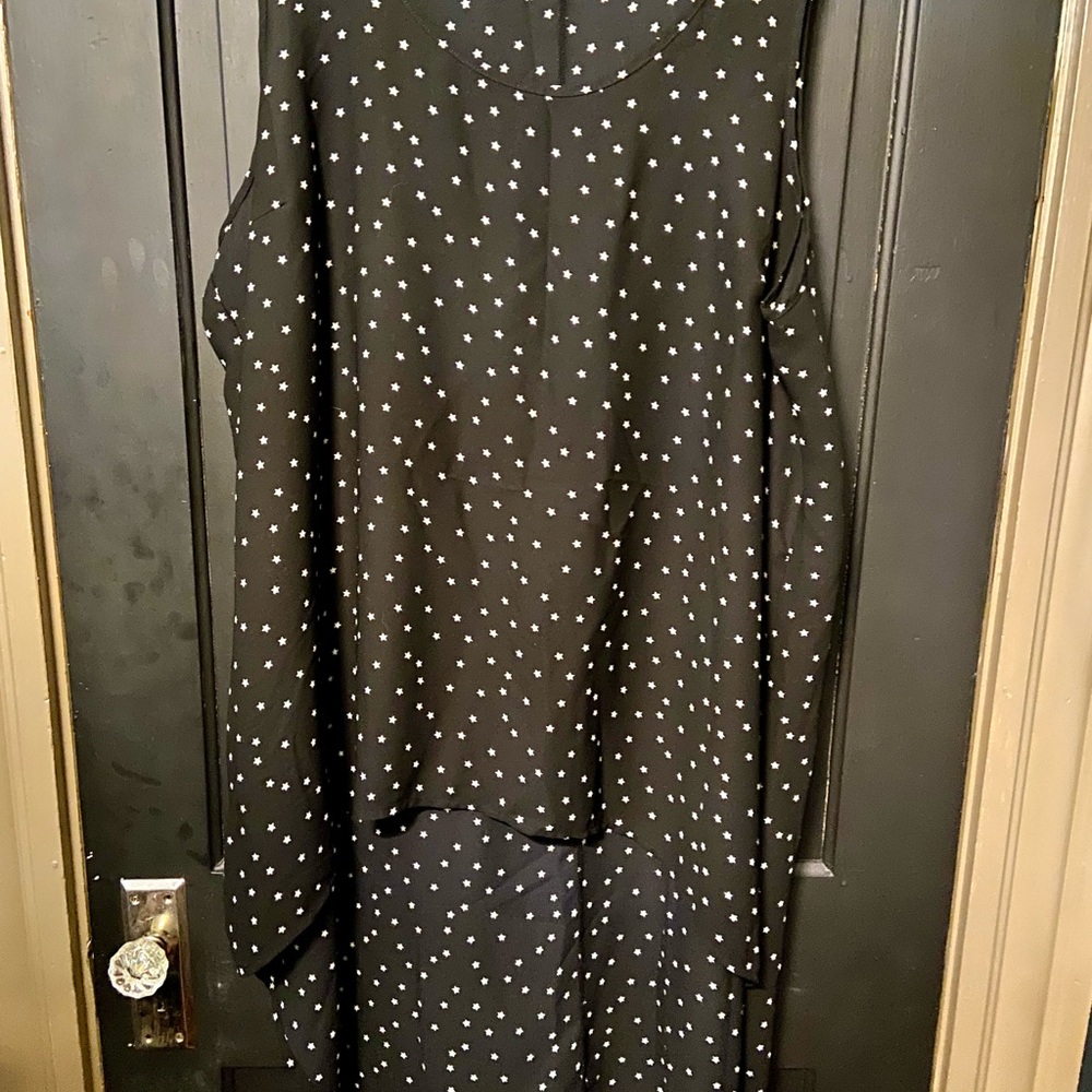 Torrid Black Star Print Sleeveless Top - Picture 4 of 6